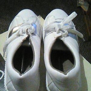 White tennis shoes